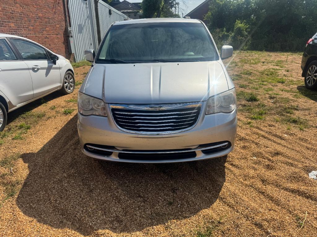2012 Chrysler Town & Country Touring's photo